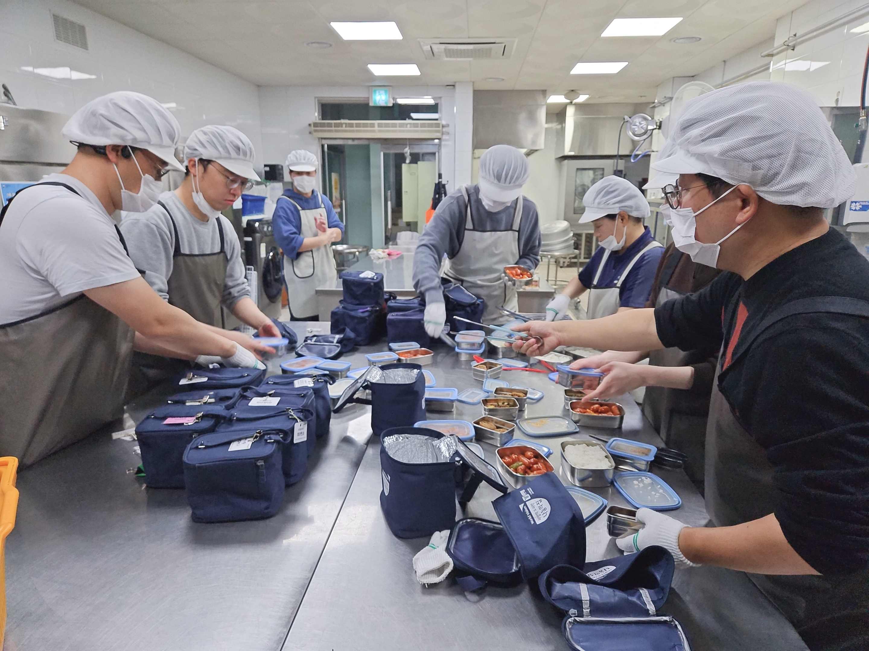 World Vision 'Lunchbox of Love' Volunteer Activity
